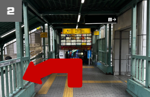 御堂筋線江坂駅8番出口階段