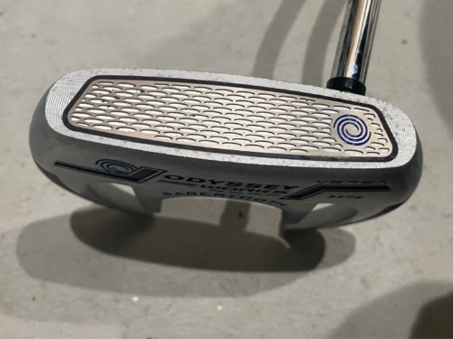オデッセイのパターWORKS VERSA SABERTOOTH