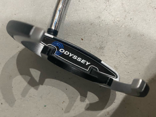 オデッセイのパターWORKS VERSA SABERTOOTH