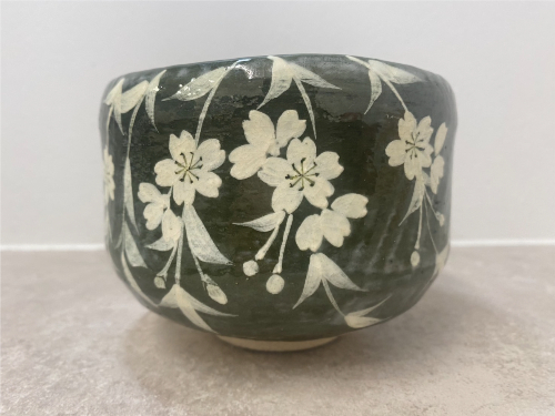 楽入窯の黒釉夜桜茶碗2